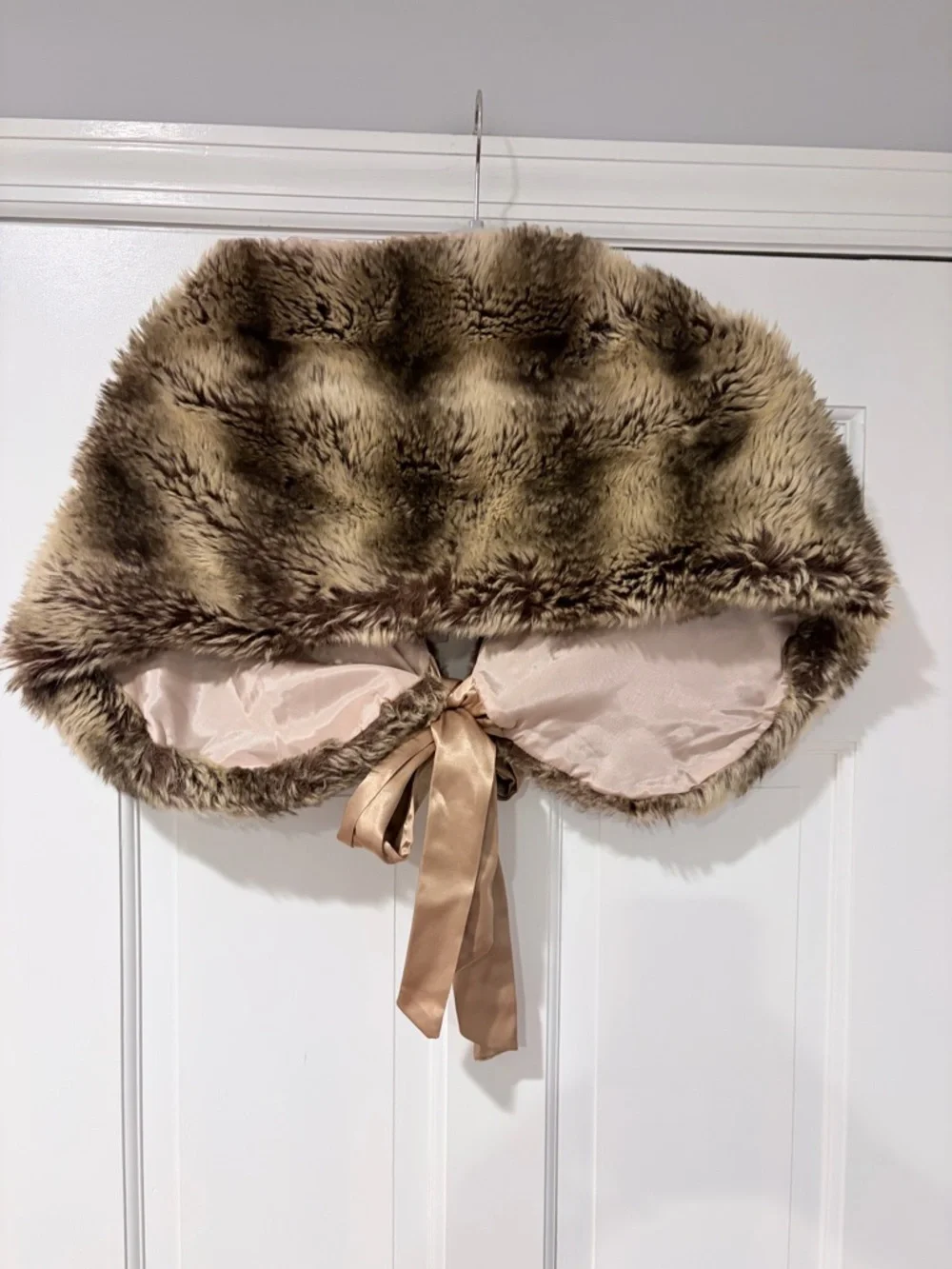 Beau Bois Faux Fur Capelet Shawl Satin Tie Closure Size L